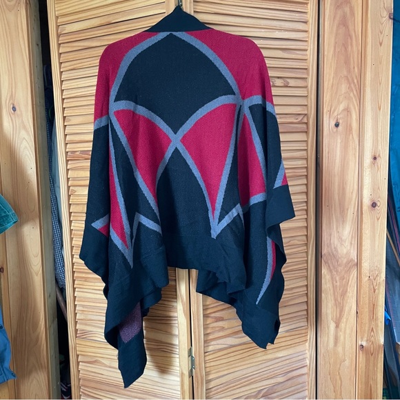 Intiwara Alpaca Red and Black Women's Shrug Poncho Free Size - Picture 4 of 7